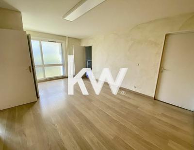 Bureau - 93 m² - 5 pièces