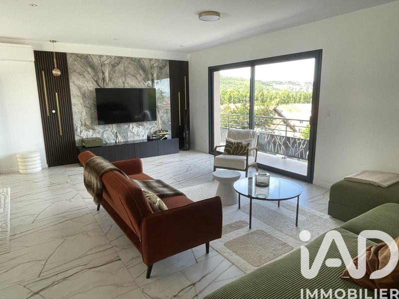 Maison - 243 m² - 7 pièces