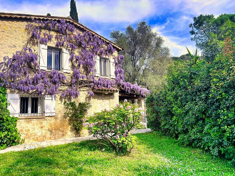 Maison - 210 m² - 8 pièces