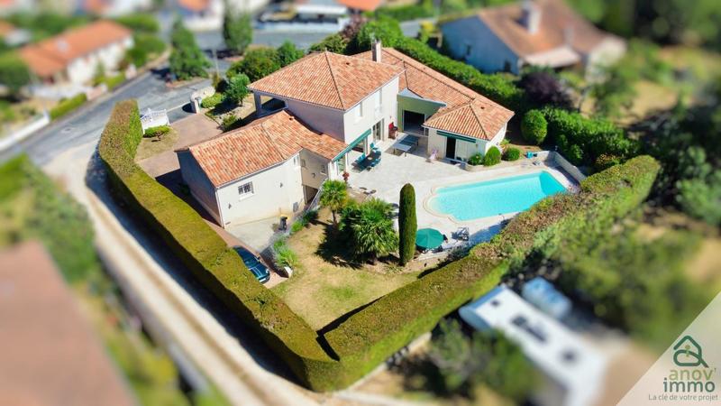 Villa - 240 m² - 7 pièces