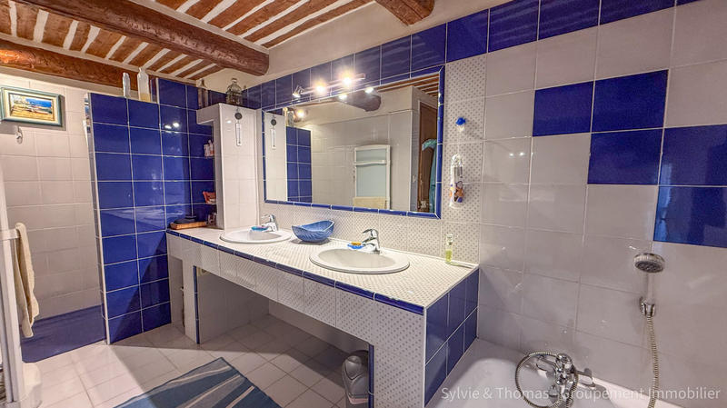 Mas - 327 m² - 8 pièces