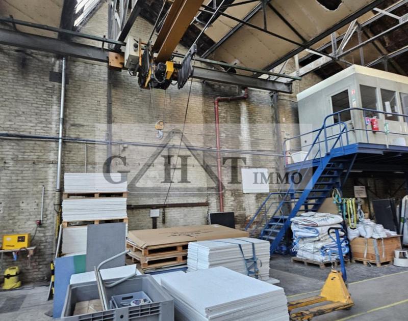 Entrepôt - 1 400 m²