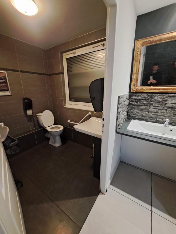 Fonds de commerce - Magasins - 185 m²