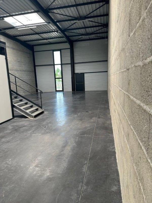 Local d'activité / Entrepôt - 325 m² - 3 pièces
