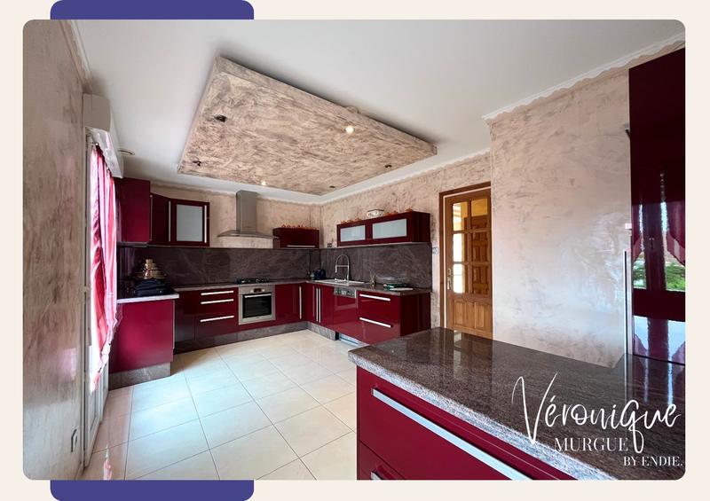 Maison - 232 m² - 7 pièces