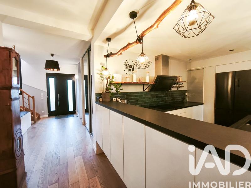 Maison - 189 m² - 9 pièces