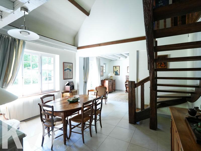 Maison - 295 m² - 8 pièces