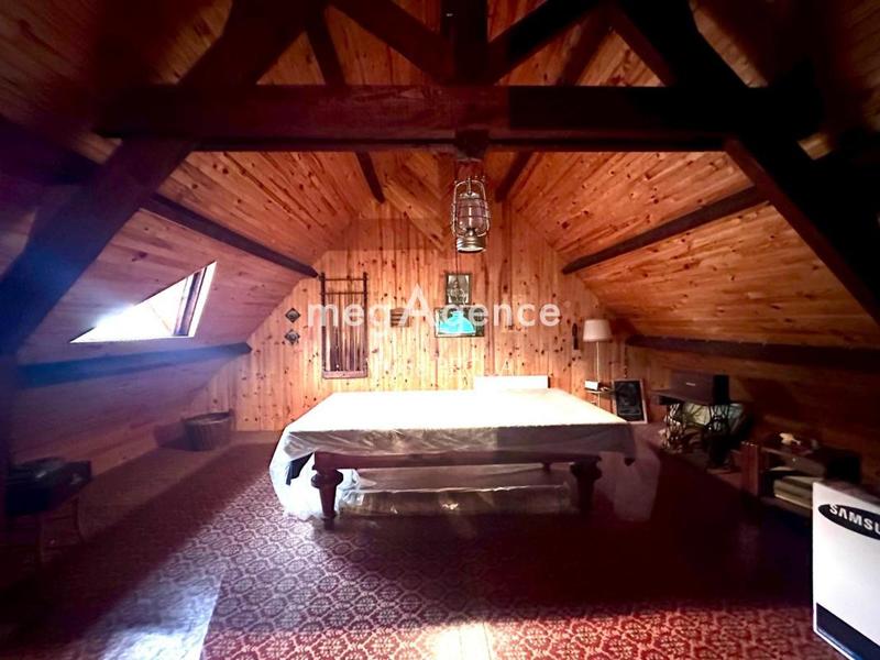 Maison traditionnelle - 204 m² - 6 pièces