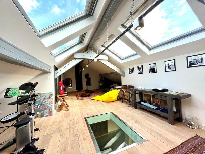 Maison - 407 m² - 9 pièces