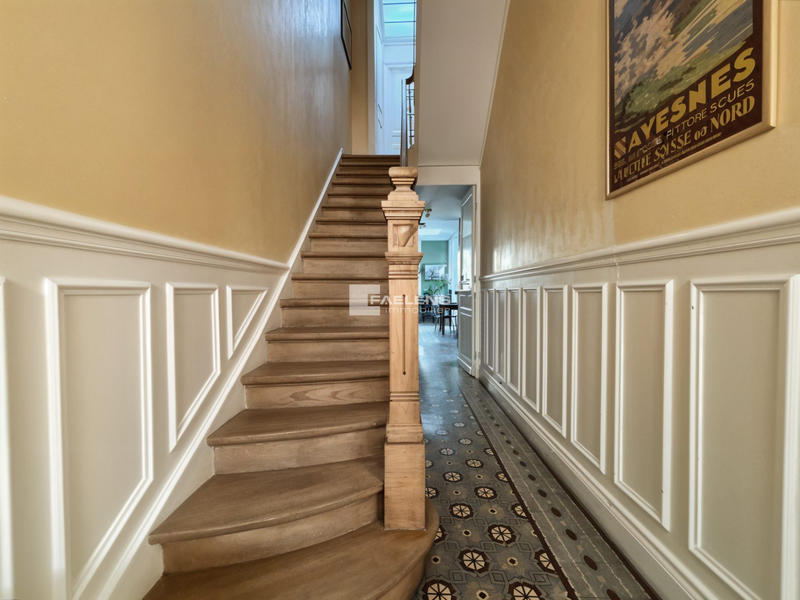 Maison - 213 m² - 8 pièces