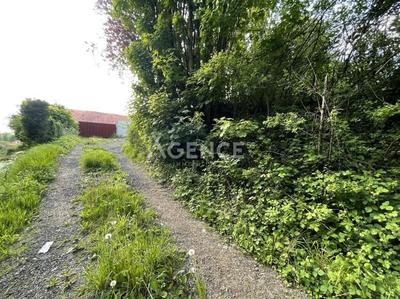 Terrain constructible - 1 940 m²