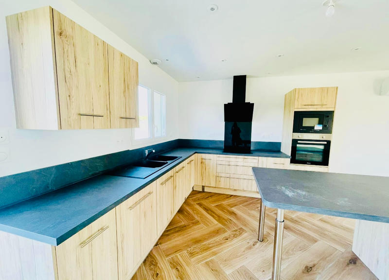 Maison - 99 m² - 5 pièces