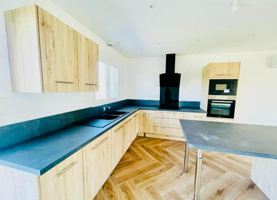 Maison - 99 m² - 5 pièces