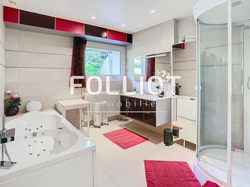 Maison - 275 m² - 6 pièces