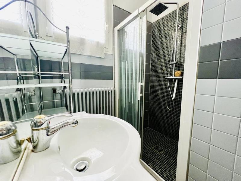 Maison - 210 m² - 8 pièces