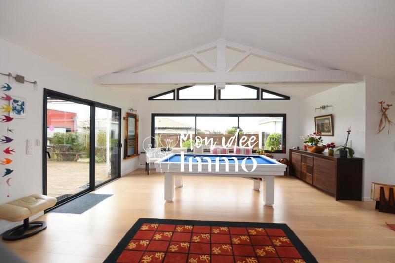 Maison - 280 m² - 9 pièces