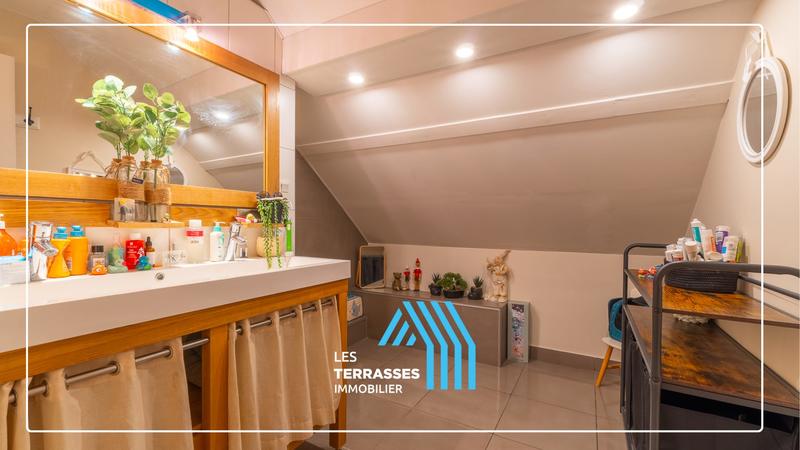 Maison - 280 m² - 9 pièces