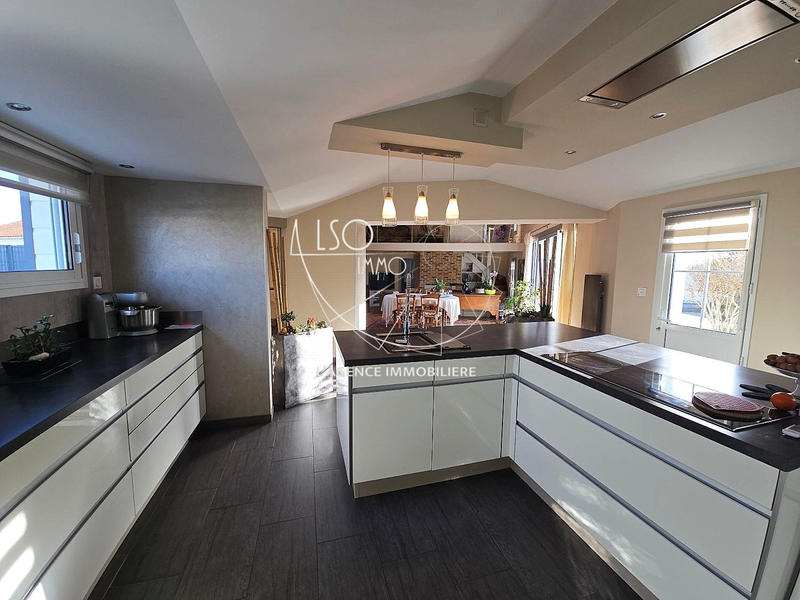 Maison - 296 m² - 8 pièces