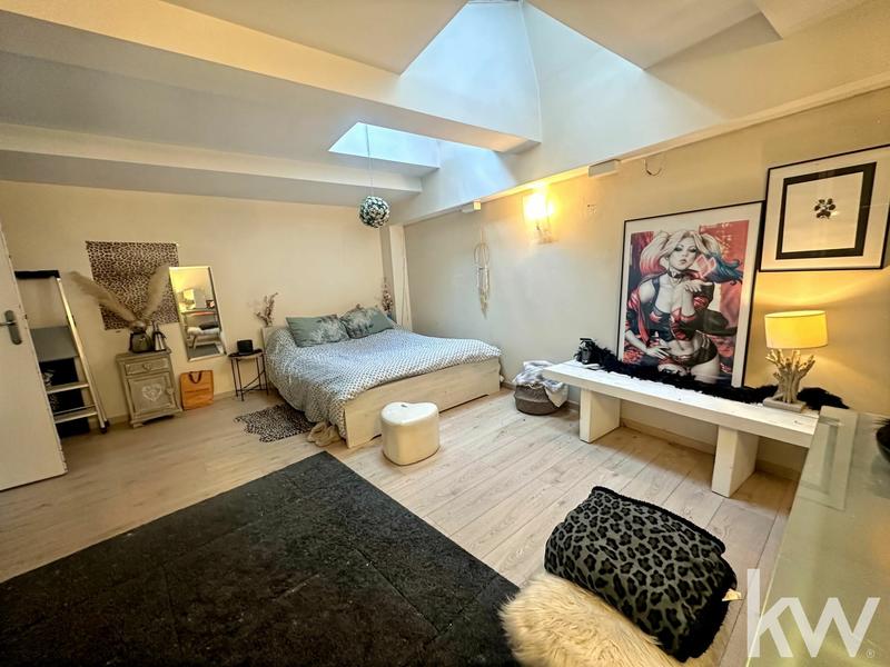 Maison - 300 m² - 6 pièces