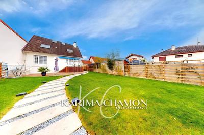 Pavillon - 240 m² - 6 pièces