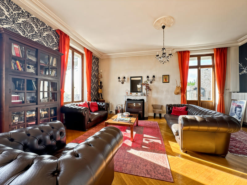 Maison - 350 m² - 10 pièces