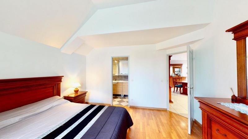 Maison - 314 m² - 11 pièces