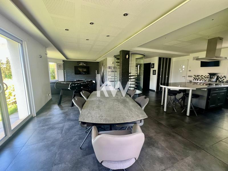 Maison - 140 m² - 6 pièces