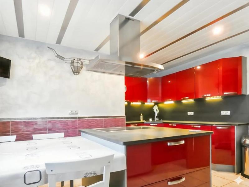 Maison - 250 m² - 6 pièces