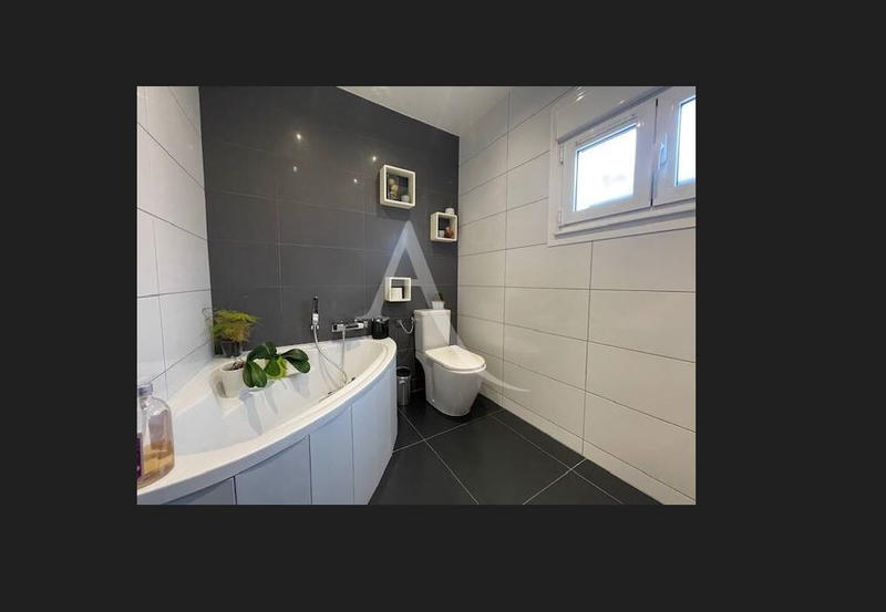 Maison - 104 m² - 4 pièces