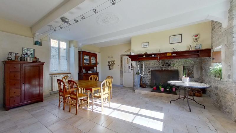 Propriété - 290 m² - 8 pièces