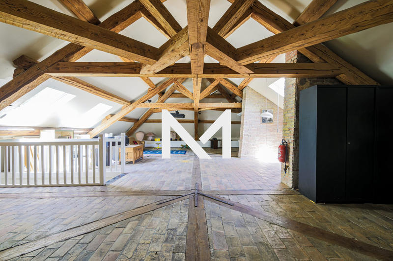 Maison - 761 m² - 16 pièces