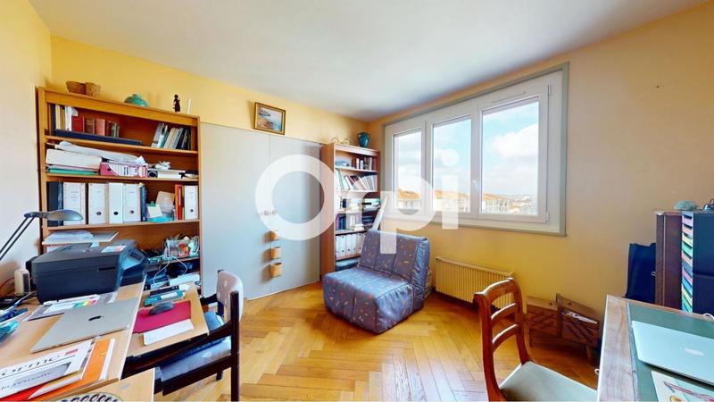 Appartement - 120 m² - 6 pièces