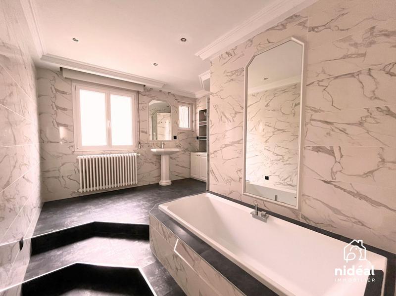 Appartement - 99 m² - 4 pièces