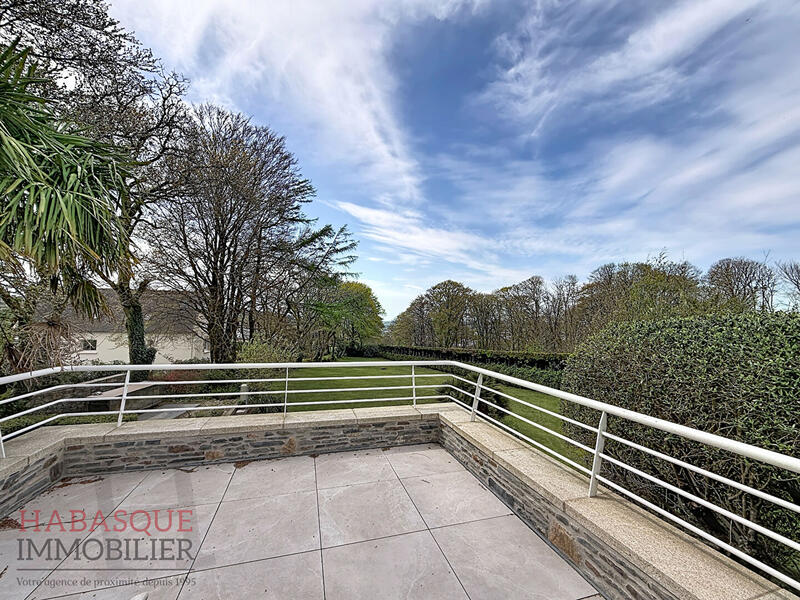 Maison - 205 m² - 7 pièces