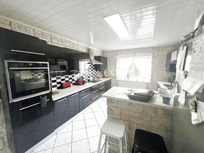 Maison - 181 m² - 8 pièces