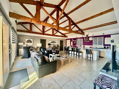 Maison - 200 m² - 6 pièces