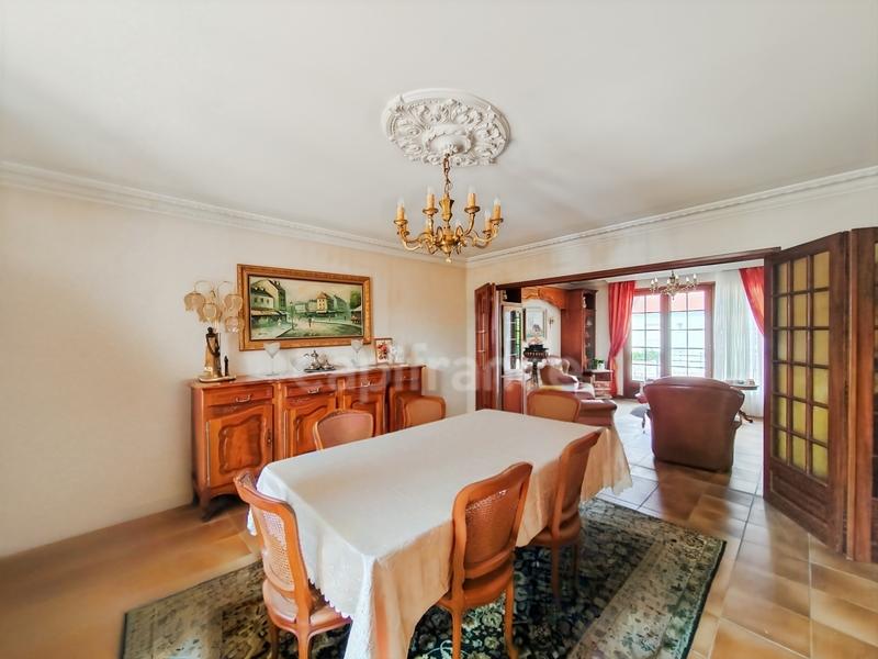 Maison - 280 m² - 10 pièces