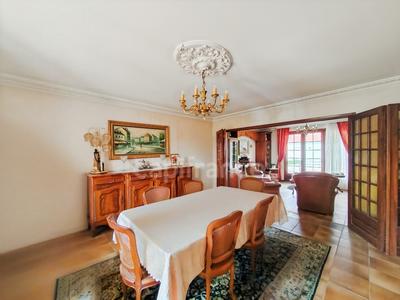 Maison - 280 m² - 10 pièces