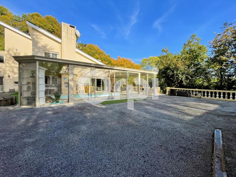 Propriété - 320 m² - 6 pièces