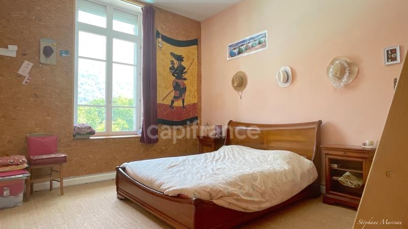 Maison - 250 m² - 6 pièces