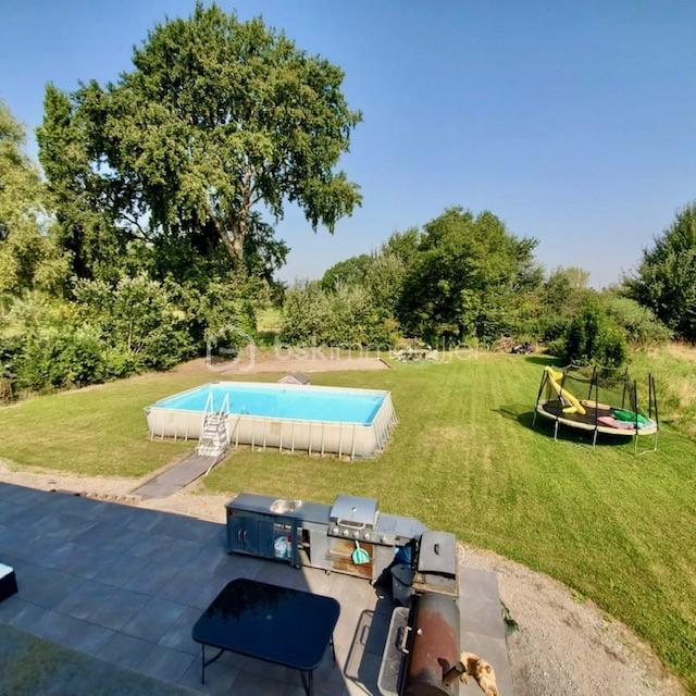 Maison - 330 m² - 8 pièces