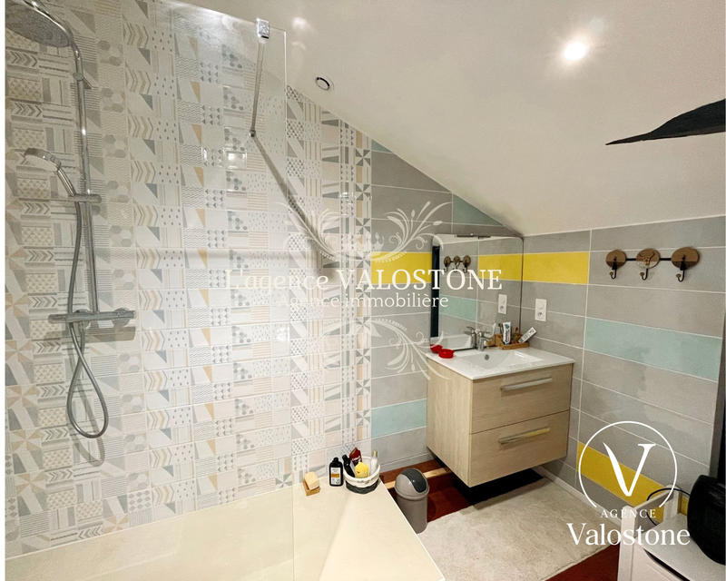 Maison traditionnelle - 255 m² - 4 pièces