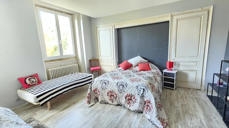 Maison - 445 m² - 10 pièces