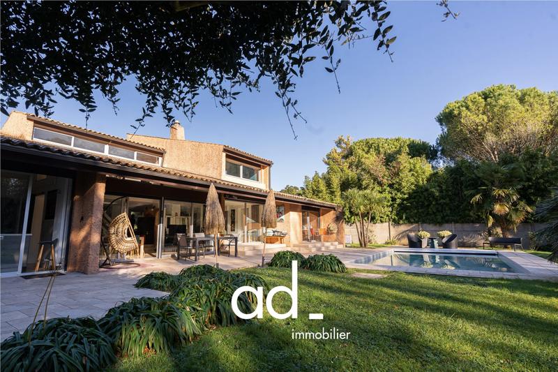 Villa - 220 m² - 5 pièces