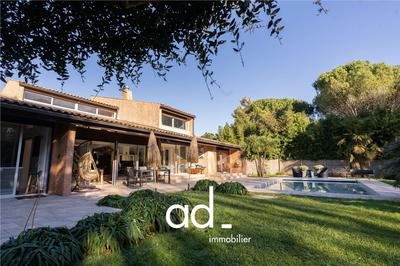 Villa - 220 m² - 5 pièces