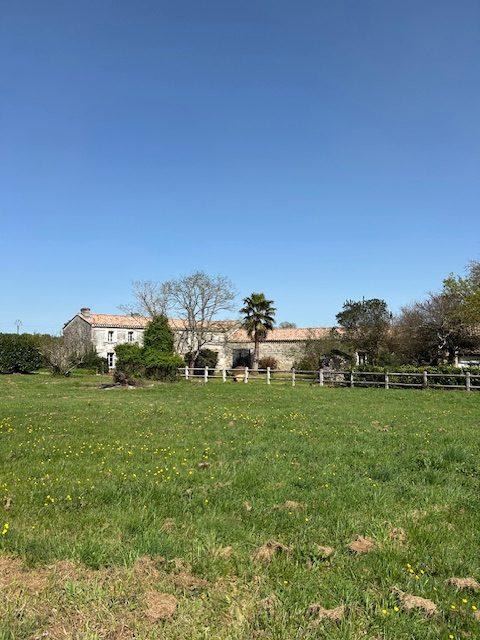 Maison - 800 m² - 30 pièces