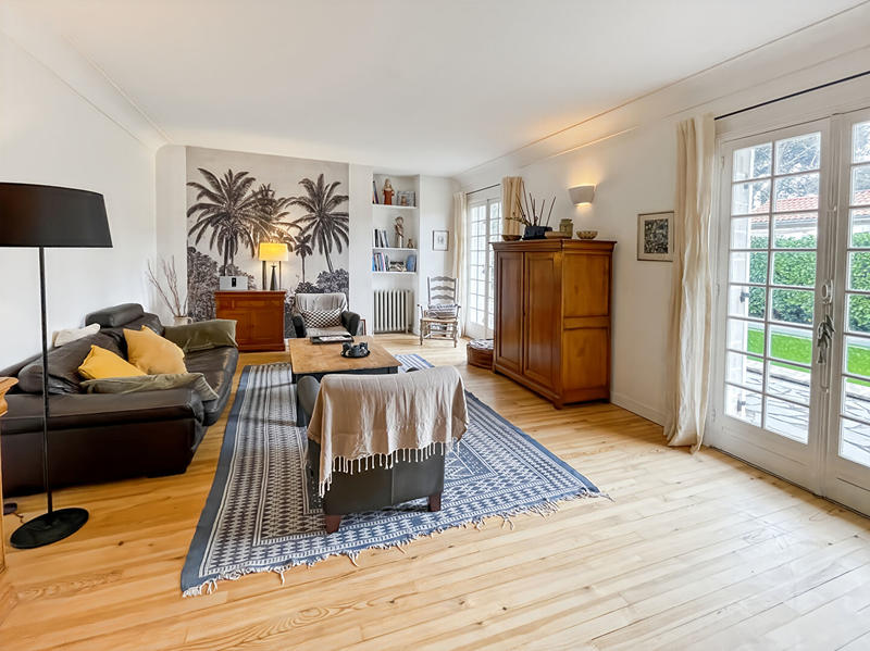 Maison - 210 m² - 8 pièces