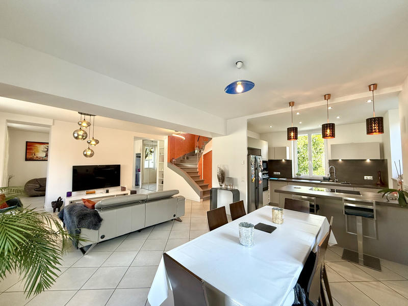 Villa - 238 m² - 8 pièces