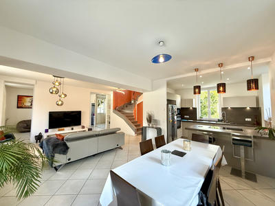 Villa - 238 m² - 8 pièces