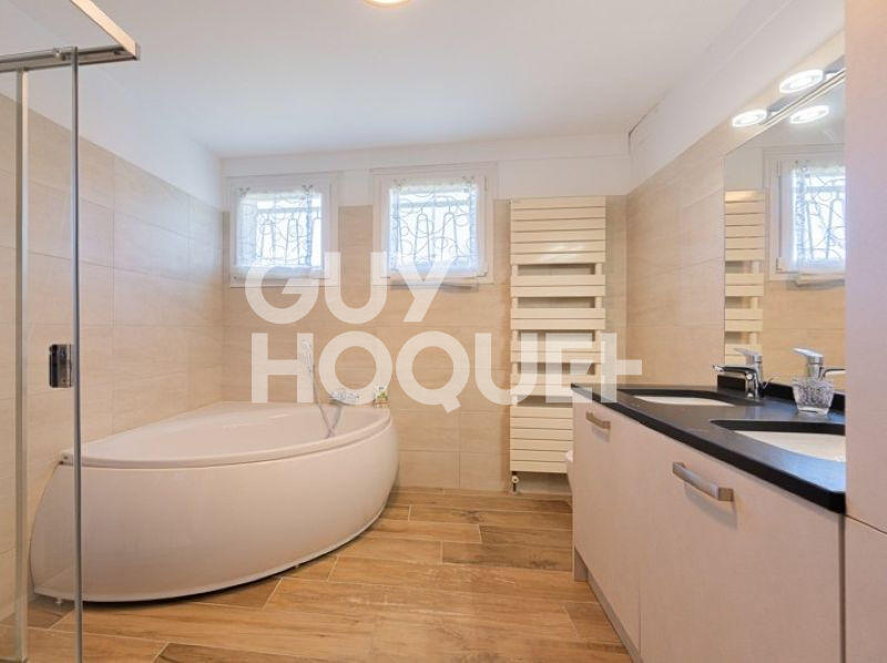 Maison - 242 m² - 6 pièces